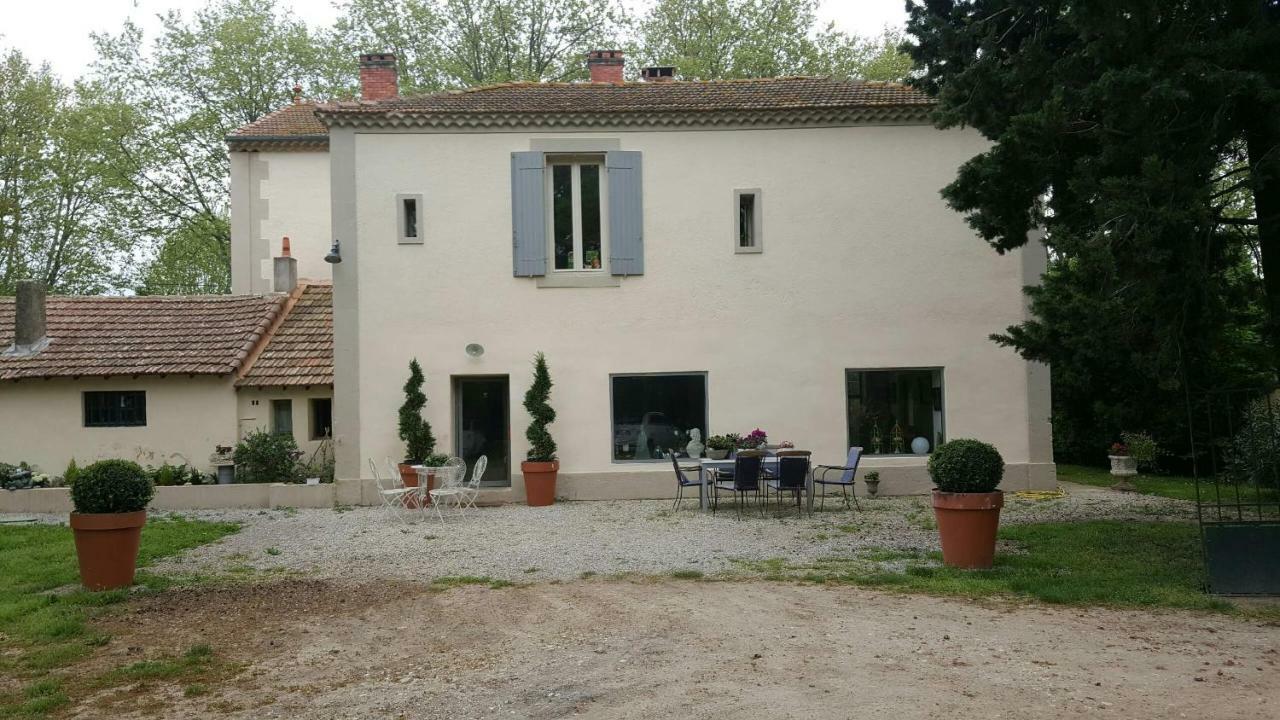Manoir En Crau Hotel Arles Exterior foto